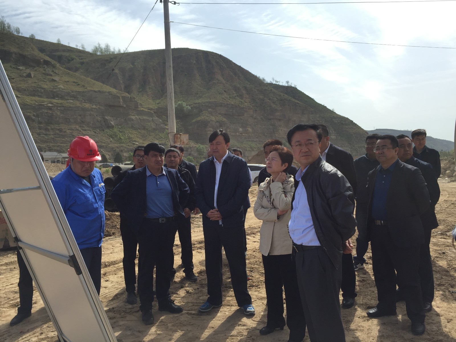 1525833923252698tEsX.jpg 孫礦玲視察招安項目施工建設情況.jpg
