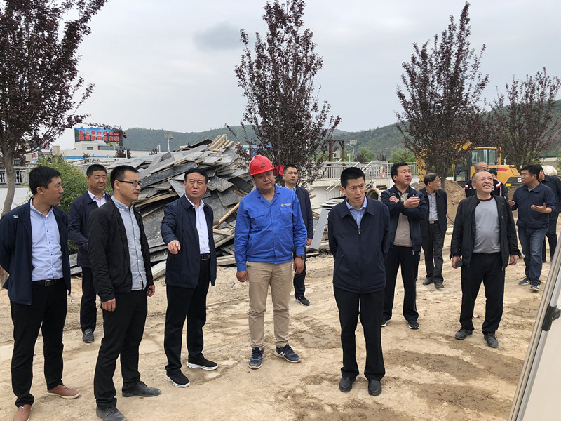 政協(xié)副主席申延生視察安塞區(qū)二污處理廠提標(biāo)改造工程項(xiàng)目_副本.jpg